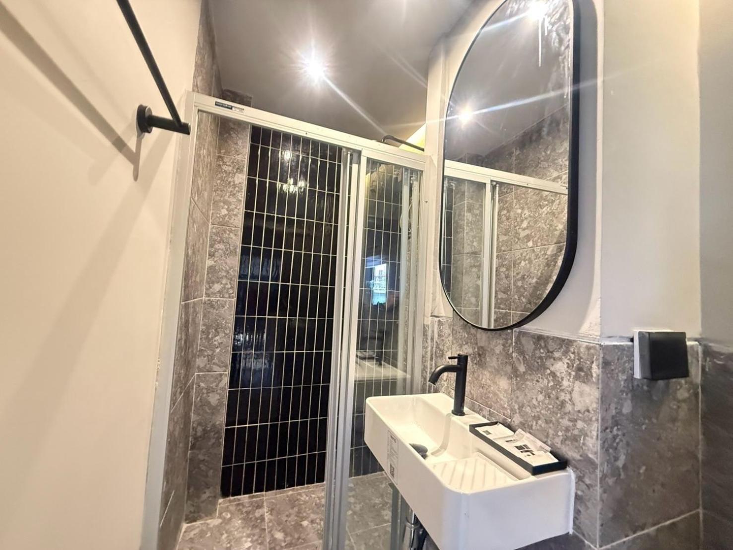 Nhà trọ Leon's Loft House Patong